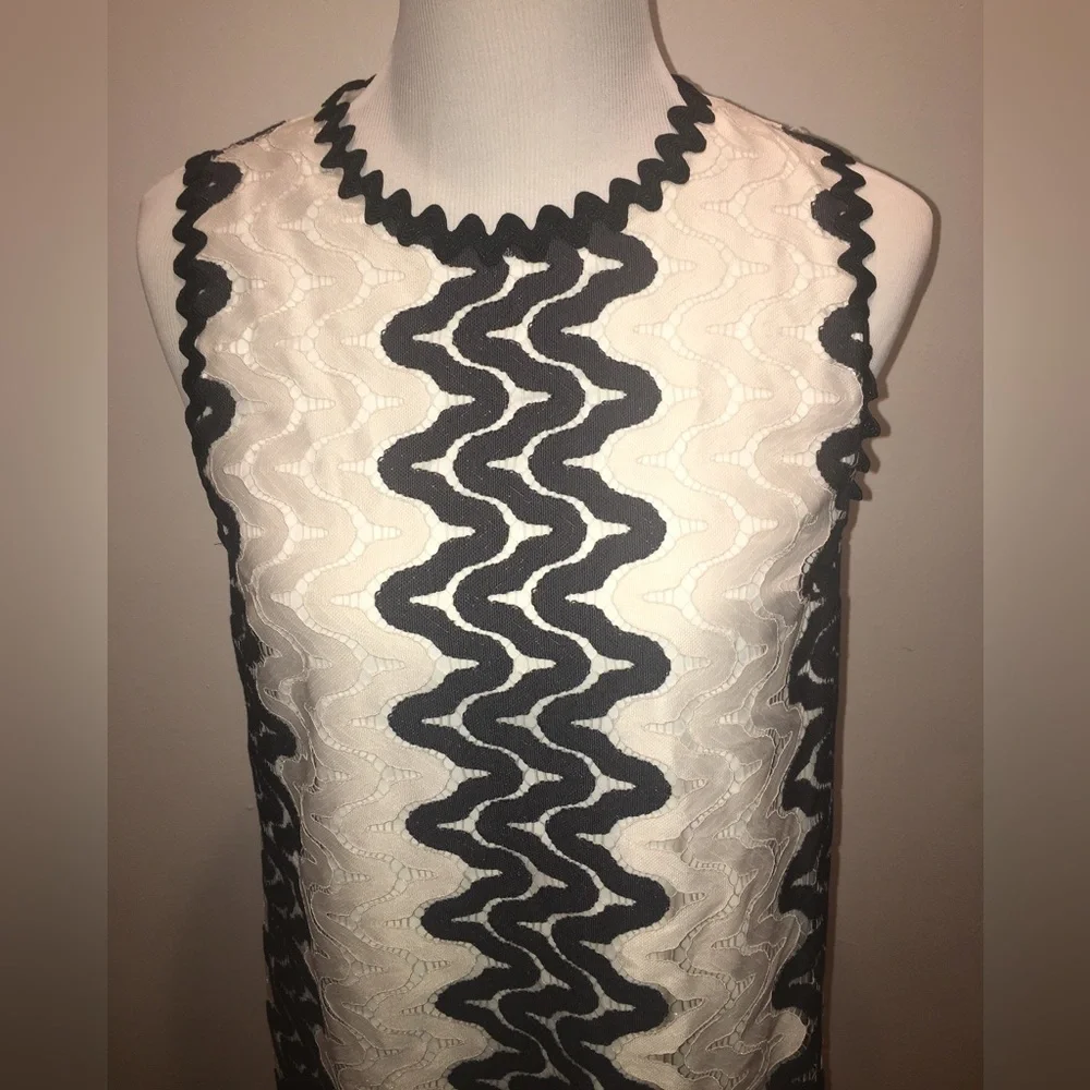Kate Spade Lace Shift Cream and Black Dress - Size 6 - Picture 5 of 14